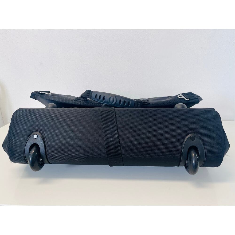 Nuna Wheeled Travel Bag - Picture 5 of 9